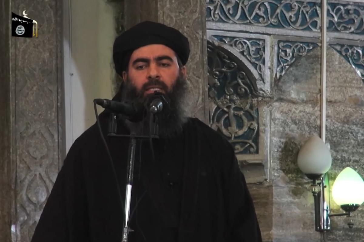 Imagem reproduzida a partir de um vídeo do Estado Islâmico mostra o líder do grupo, Abu Bakr al-Baghdadi | Reprodução/AFP
