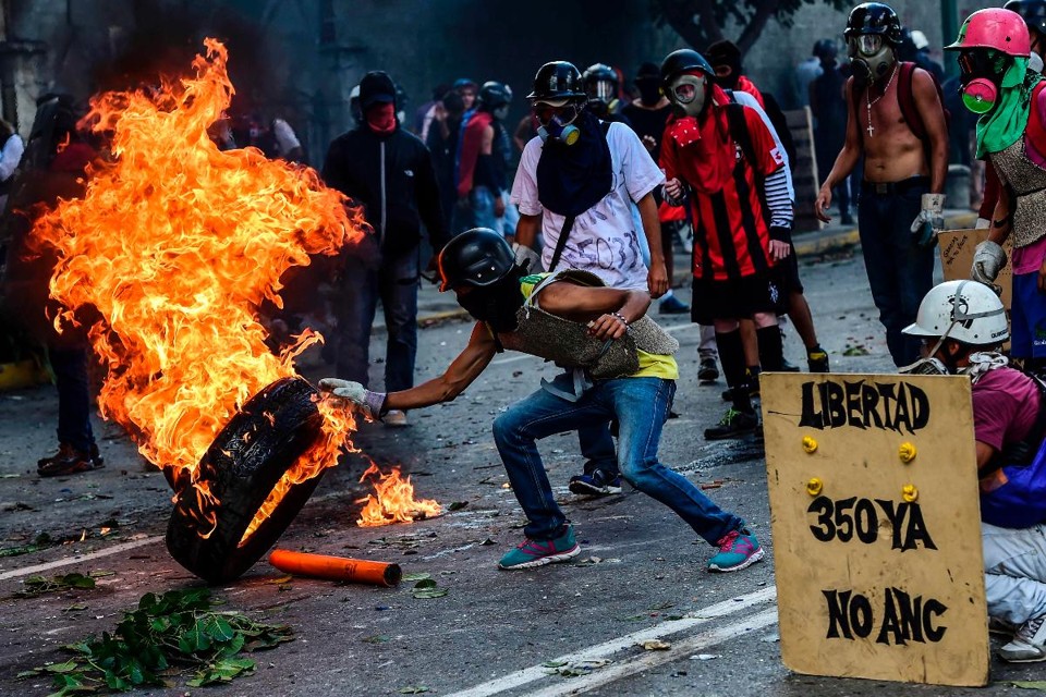 Opositores afirmam que a Constituinte é uma tentativa de Maduro de se manter no poder apesar de seus baixos índices de popularidade | RONALDO SCHEMIDT/
AFP