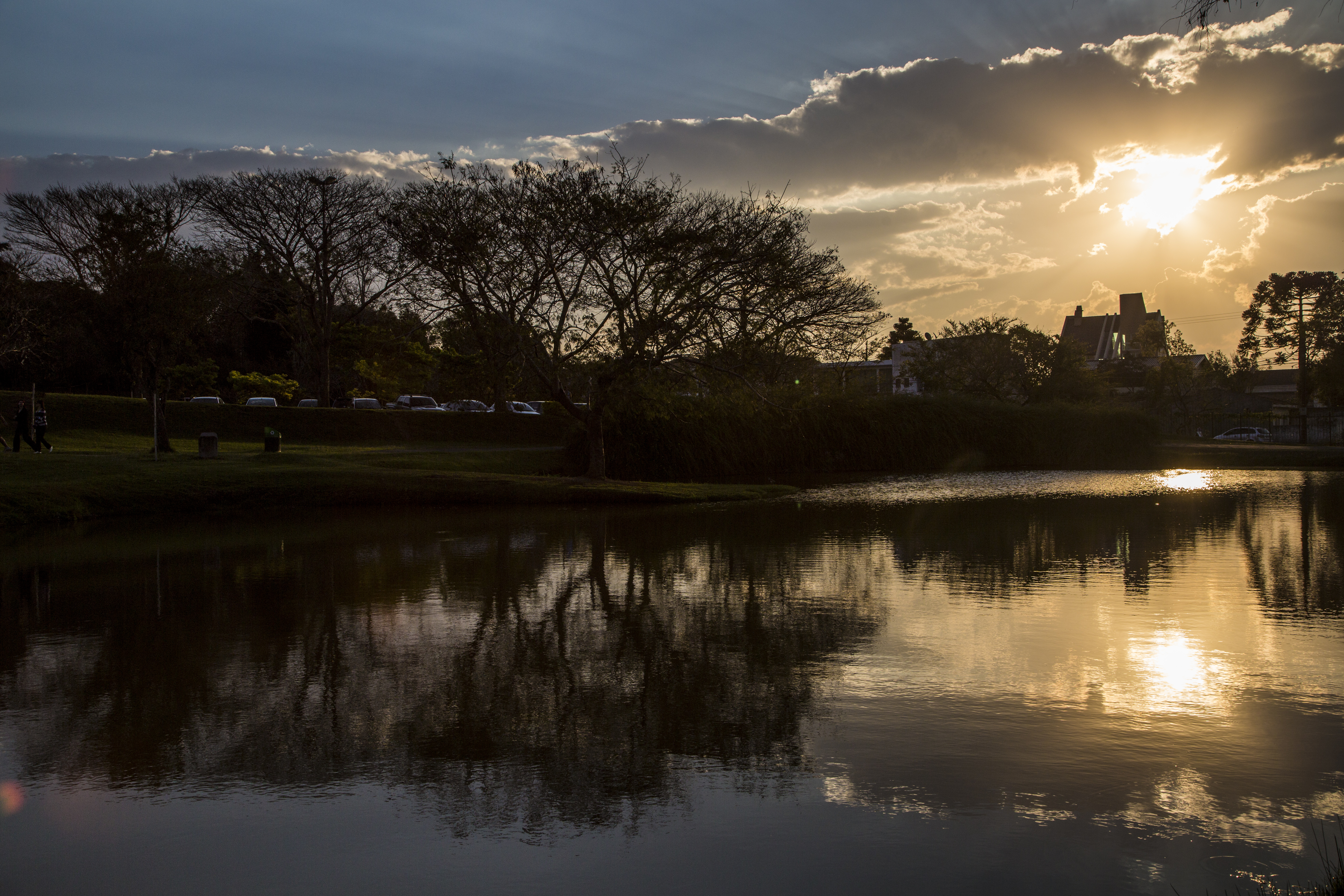 Tempo segue ensolarado em Curitiba nesta quinta-feira | Brunno Covello/Gazeta do Povo