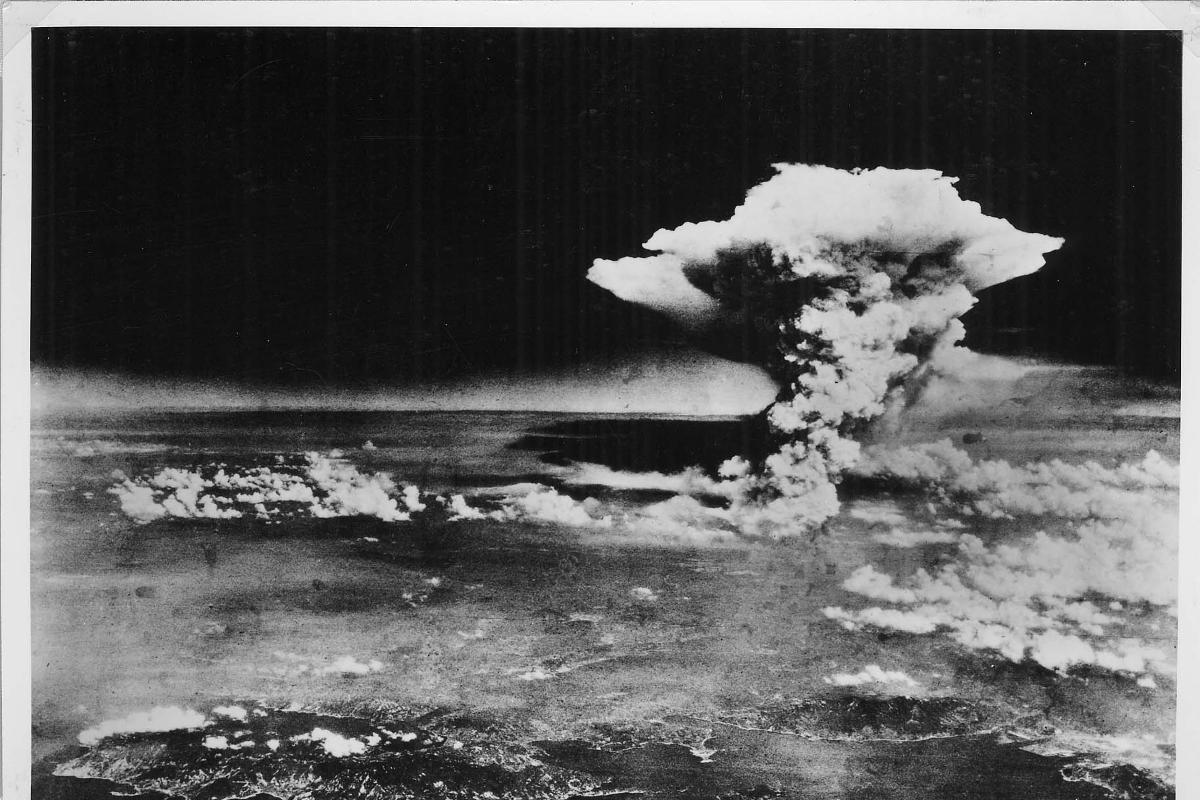 Nuvem se forma sobre a cidade japonesa de Hiroshima após a explosão da bomba atômica em 1945 | DivulgaçãoREUTERS