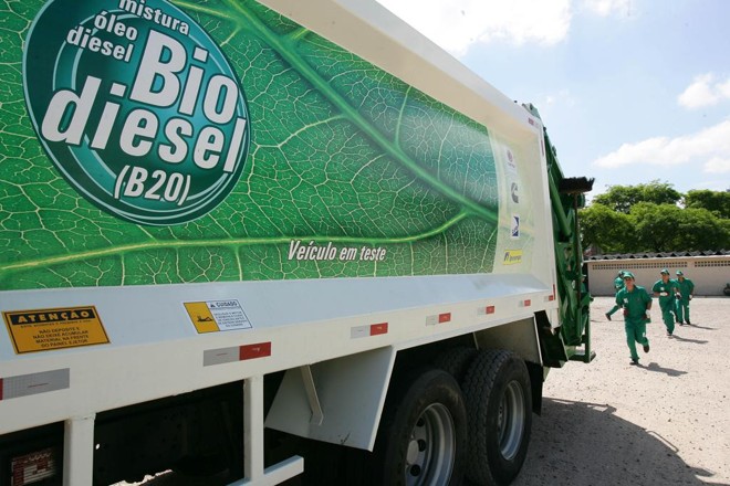 Há modelos de produção que chegam a adicionar 20% na mistura do biodiesel ao óleo diesel. Contudo, produção geral deve ficar restrita aos 10%. | Arquivo/
Gazeta do Povo