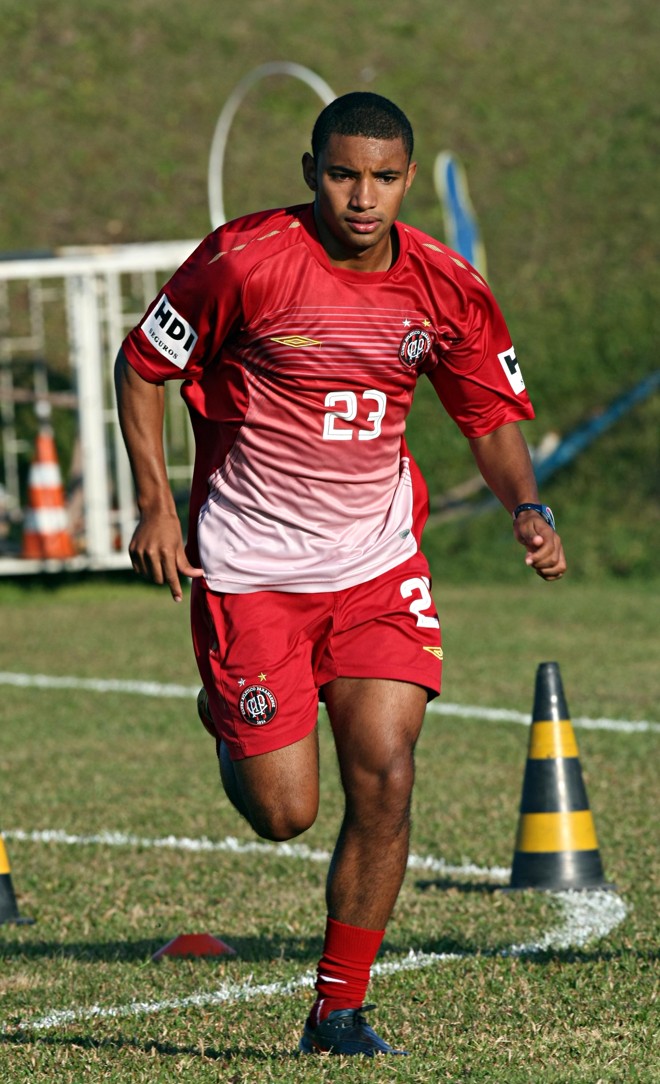 Raul em treinamento no CT. | ALBARI ROSA/ALBARI ROSA