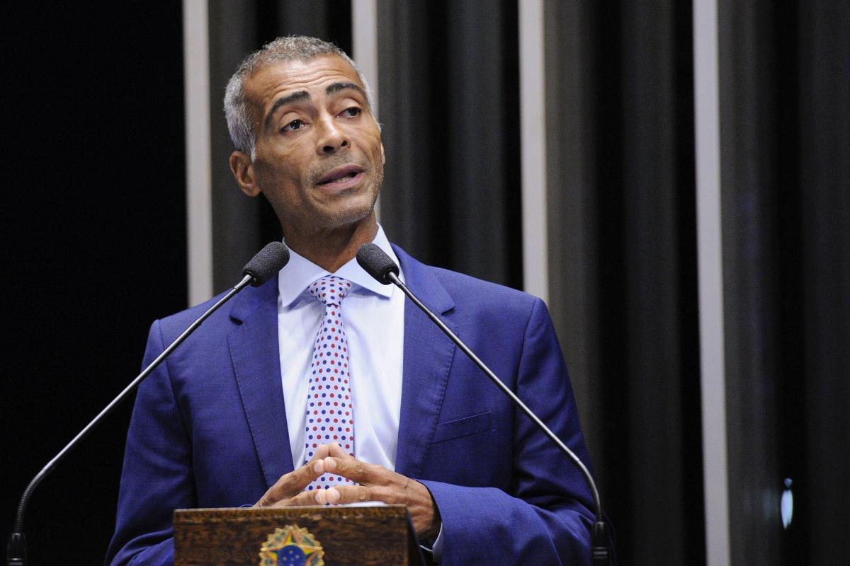 Atualmente senador pelo PSB do Rio de Janeiro, Romário já precisou passar a noite em delegacia por dever pensão aos filhos. | Edilson Rodrigues/Agência Senado