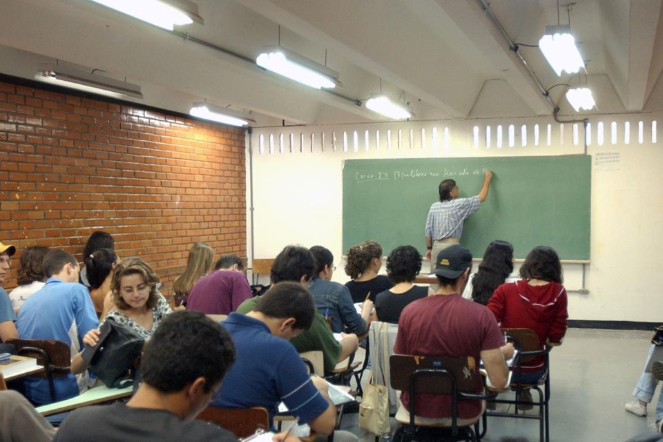 Estudo realizado por pesquisadores da UFSC com professores voluntários indica que as condições de trabalho são precárias. | Agência Brasil
