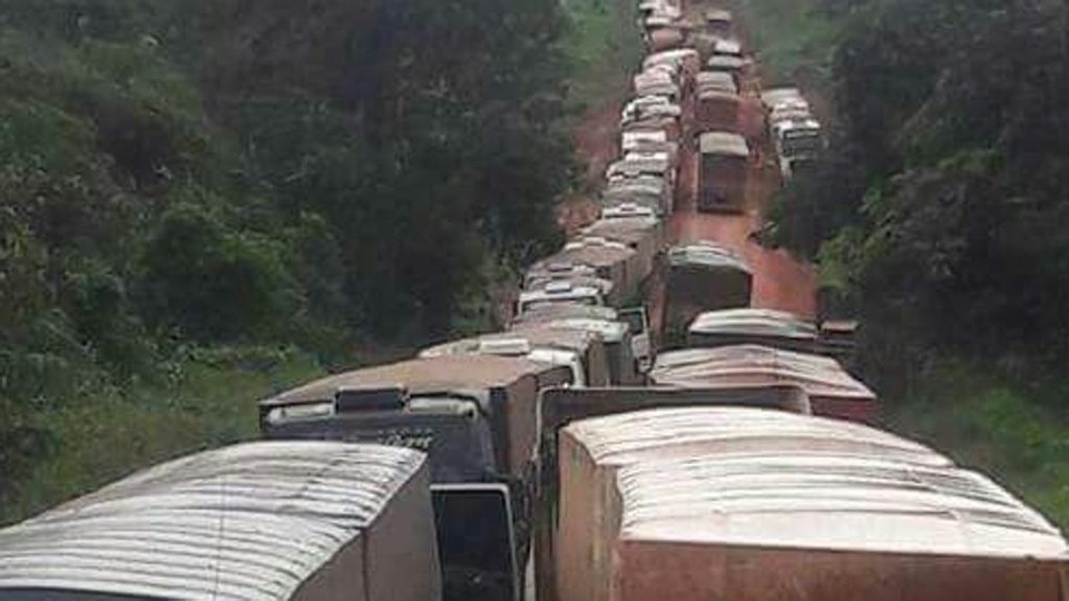 Fila de caminhões provocada pela má conservação da BR-163; desta vez, protestos foram motivados por questões fundiárias. | Divulgação/