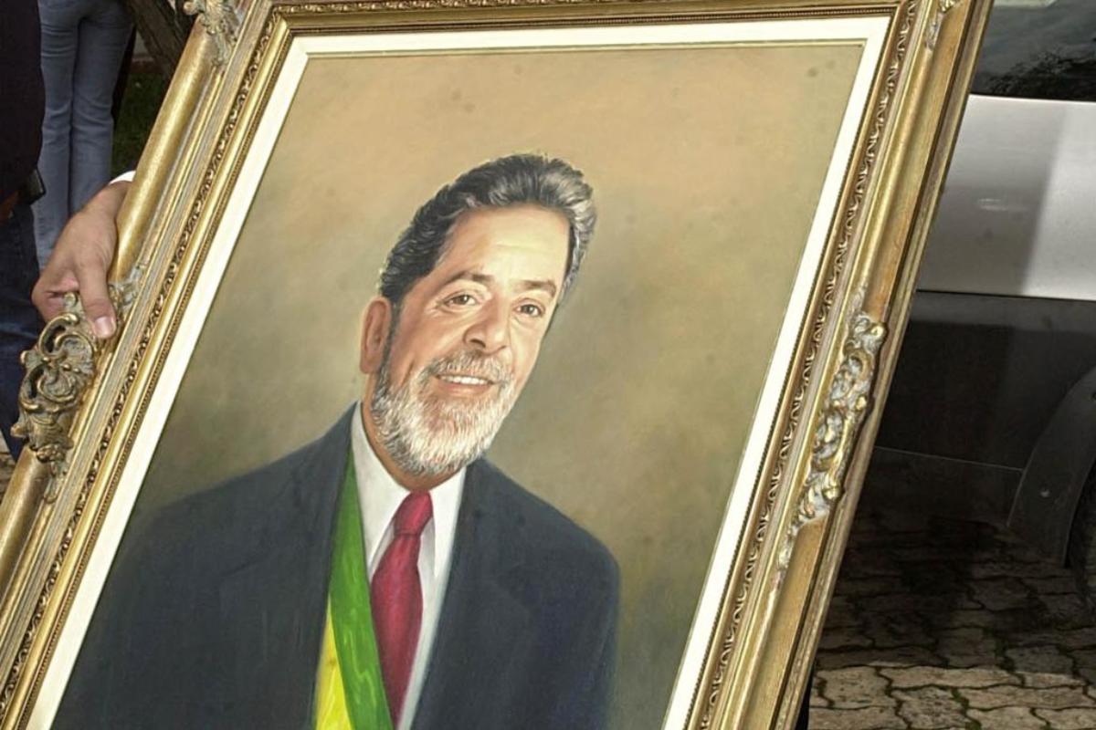 Quadro mostra Lula com a faixa presidencial: nostalgia da gestão do petista pode ser entendida à luz da psicologia | ABR