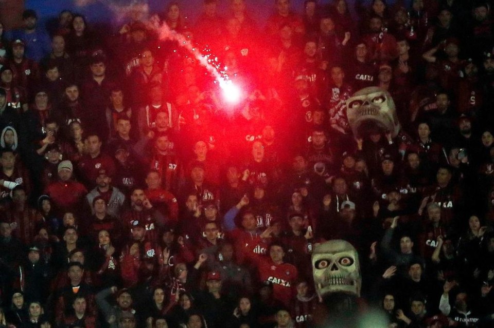 Jogo na Vila teve pouco mais de 13 mil torcedores nas arquibancadas. | Albari Rosa/Gazeta do Povo