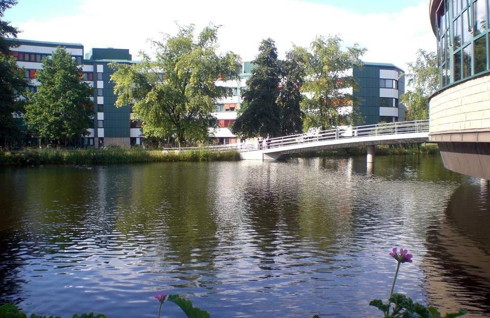 Sede da Bayer em Monheim, Alemanha. Com forte presença no agronegócio, Bayer seleciona startups com ações de agricultura digital. | Arquivo/Gazeta do Povo