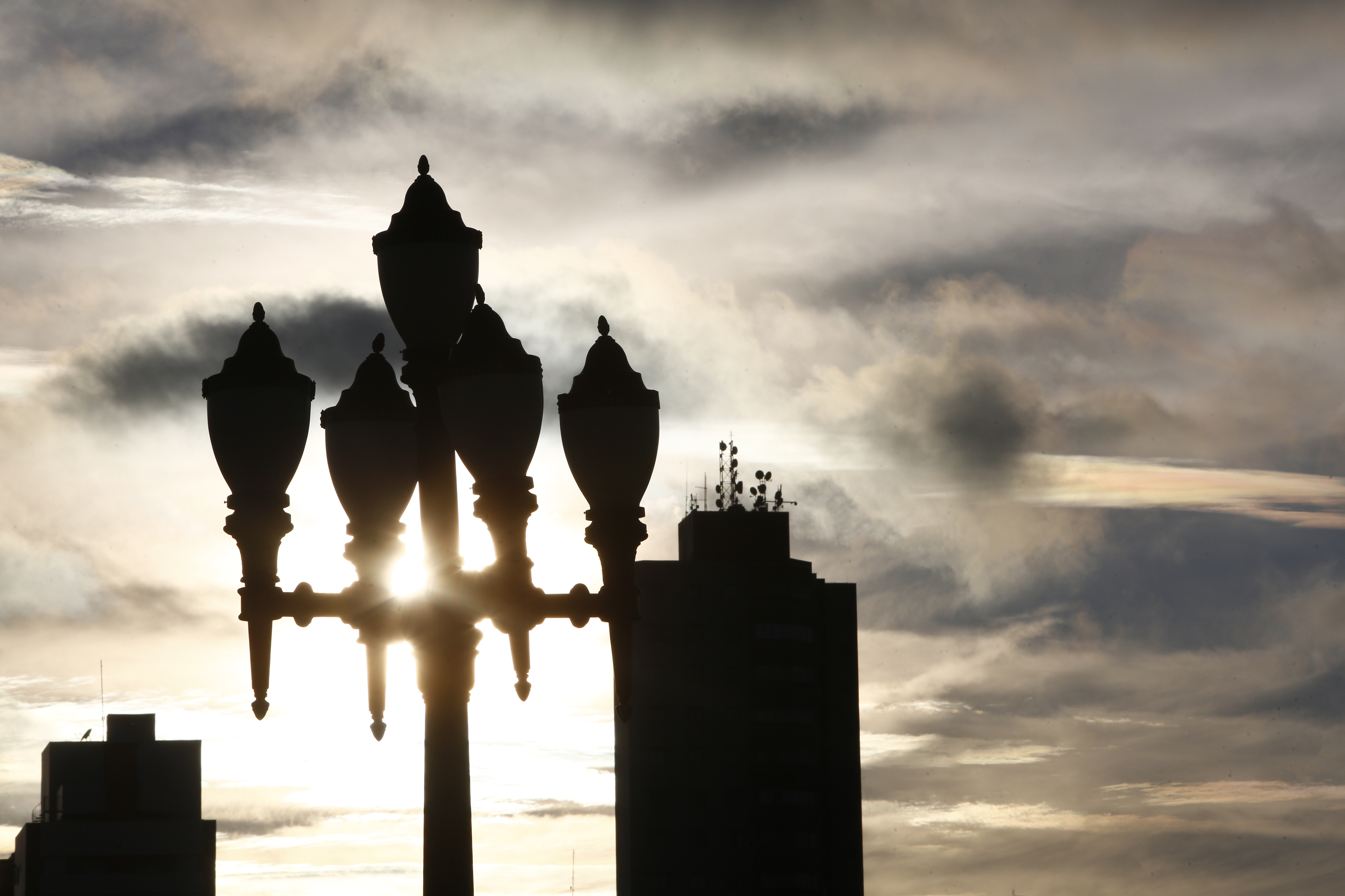 Dia em Curitiba terá poucas aparições do sol | Aniele Nascimento/Gazeta do Povo