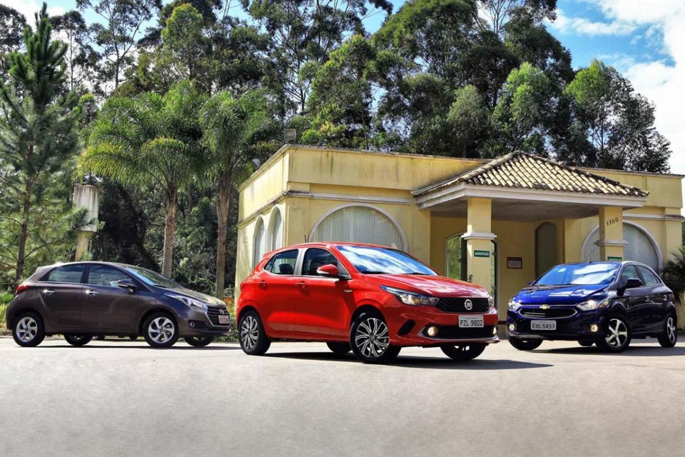 Comparativo: Argo desafia os líderes Onix e HB20; quem leva a melhor | Mario Villaescusa
Motor1.com
