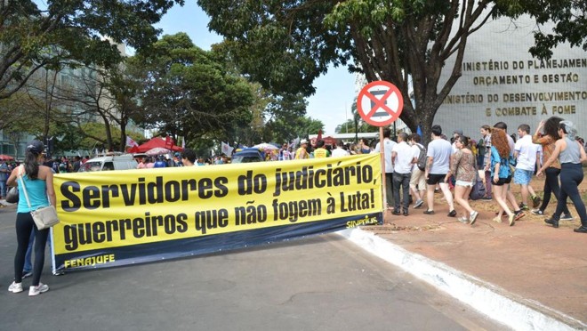 Manifestação de servidores federais em Brasília: assessor de Meirelles questionou “onde estava a preocupação dos servidores quando fizeram greves por aumentos salariais acima da inflação”. | Elza Fiúza/Agência Brasil