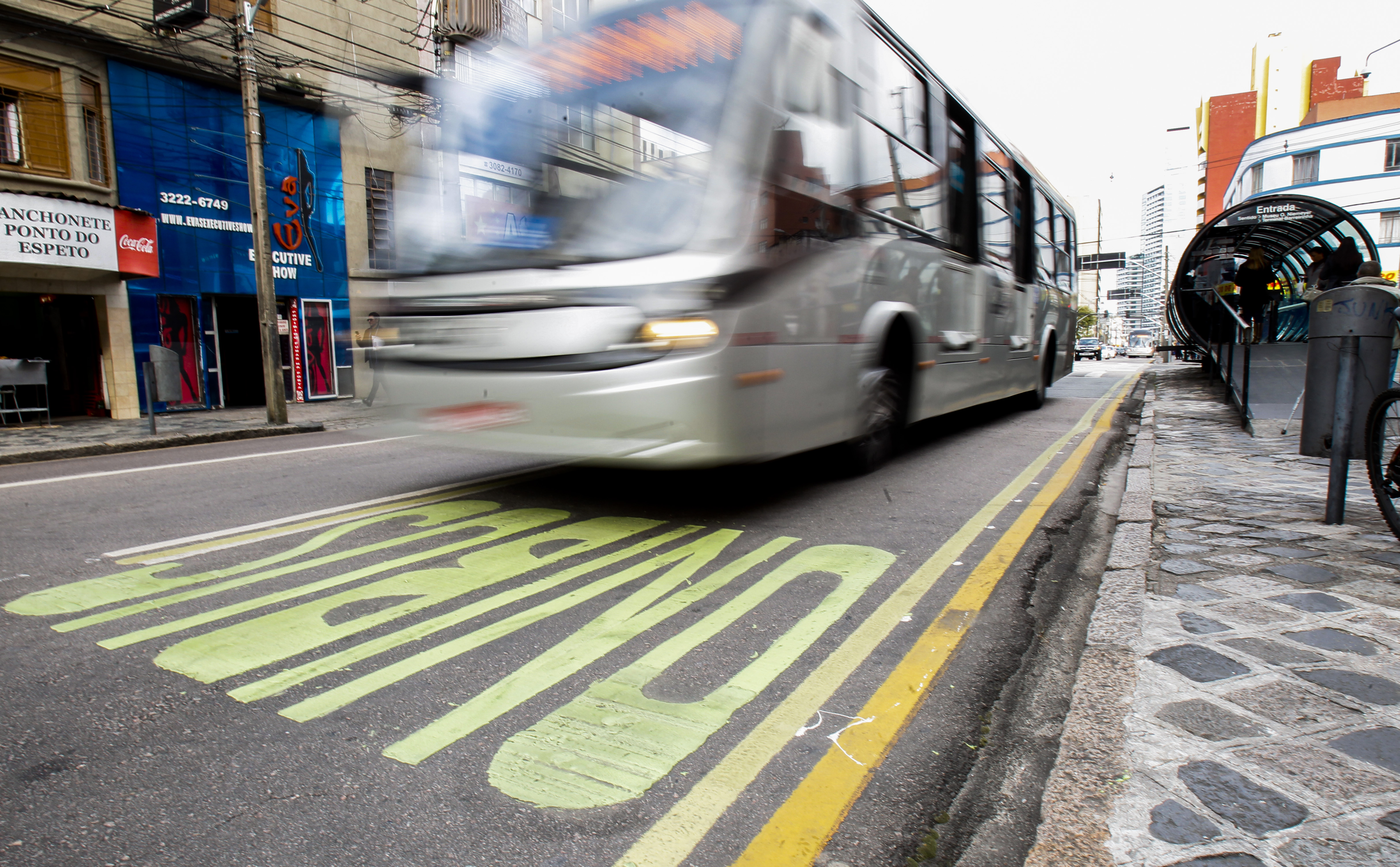 Alvo do projeto de lei são vias exclusivas para ônibus | Daniel Castellano/Gazeta do Povo/Arquivo