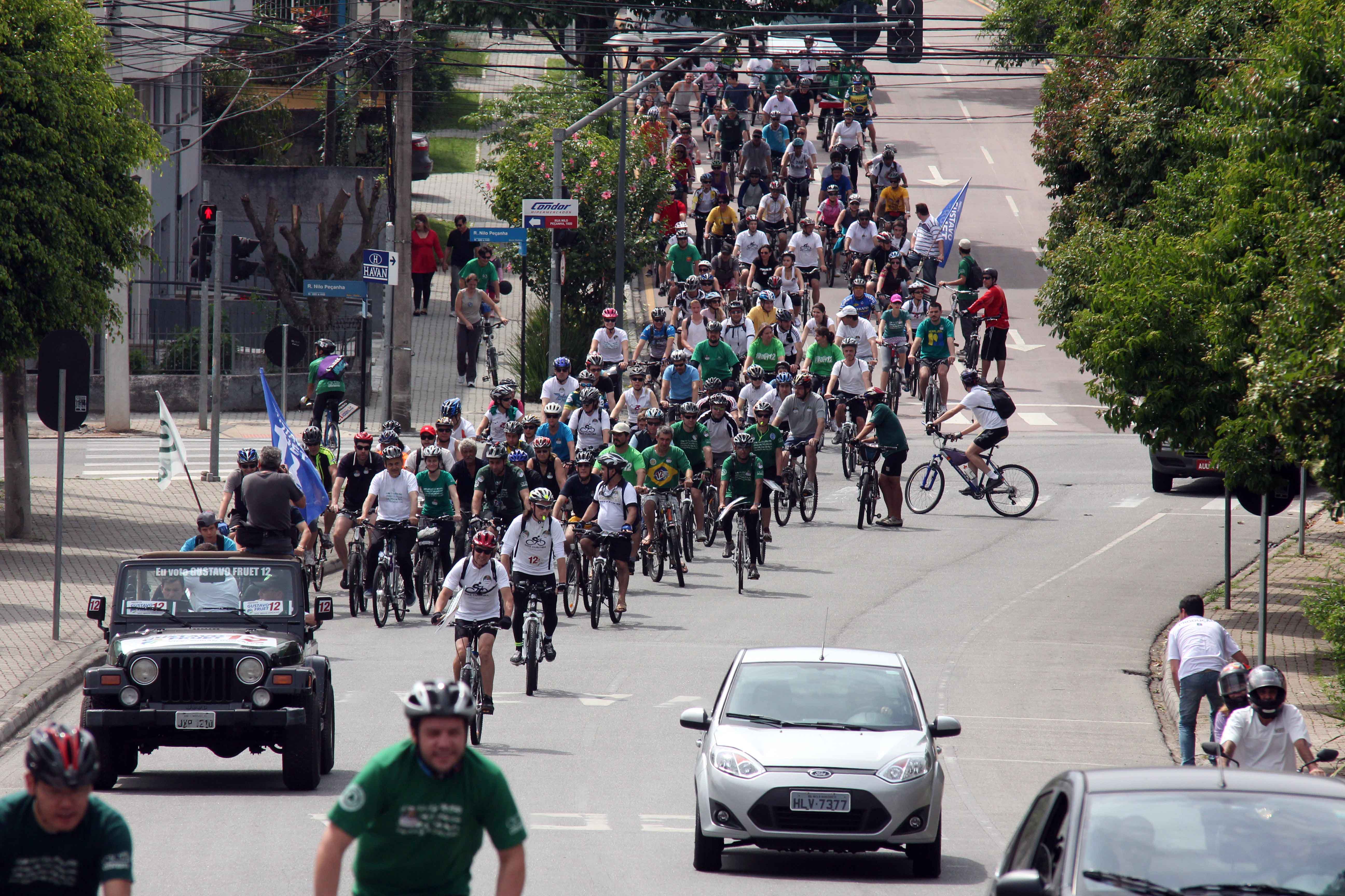 Passei ciclístico celebra o aniversário do Mercado Municipal | Walter Alves/Gazeta do Povo