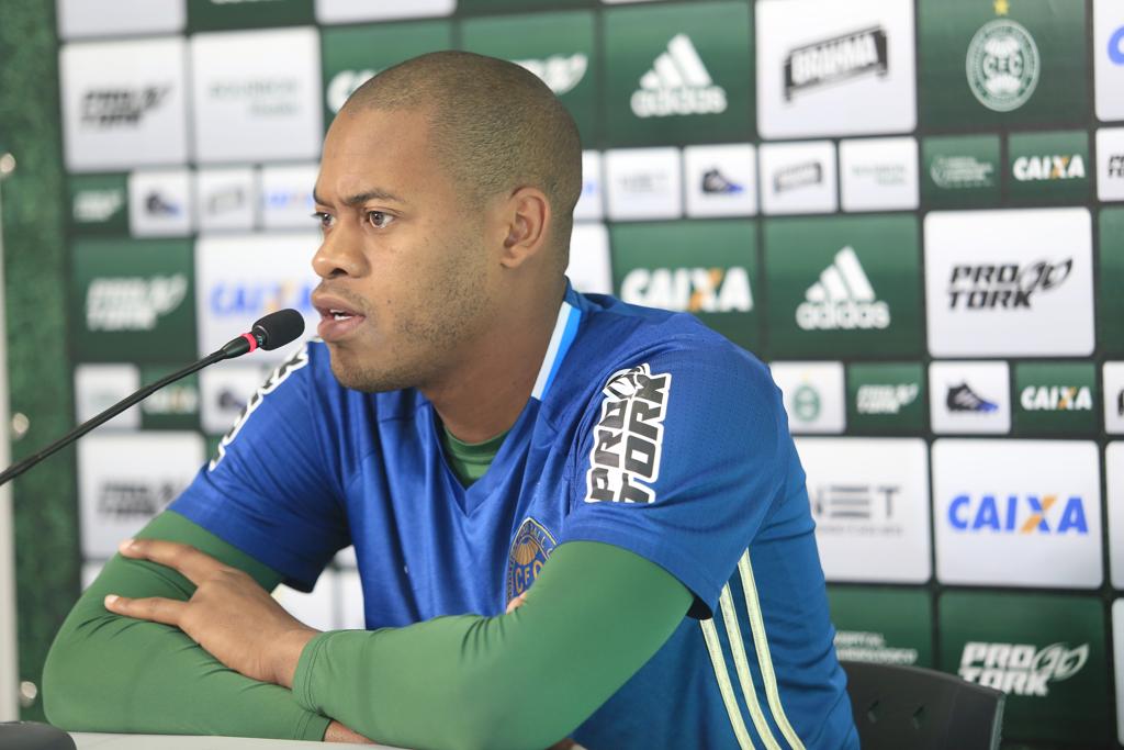 Zagueiro Márcio, do Coritiba, em entrevista no centro de treinamento nesta semana. | Marcelo Andrade/Gazeta do Povo