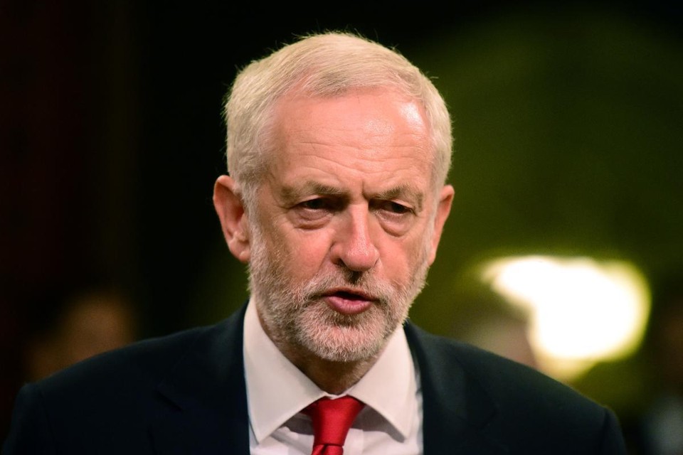 O líder trabalhista britânico Jeremy Corbyn, que mora em um país de primeiro mundo, chegou a dizer que a Venezuela servia de inspiração | HANNAH MCKAY/
AFP