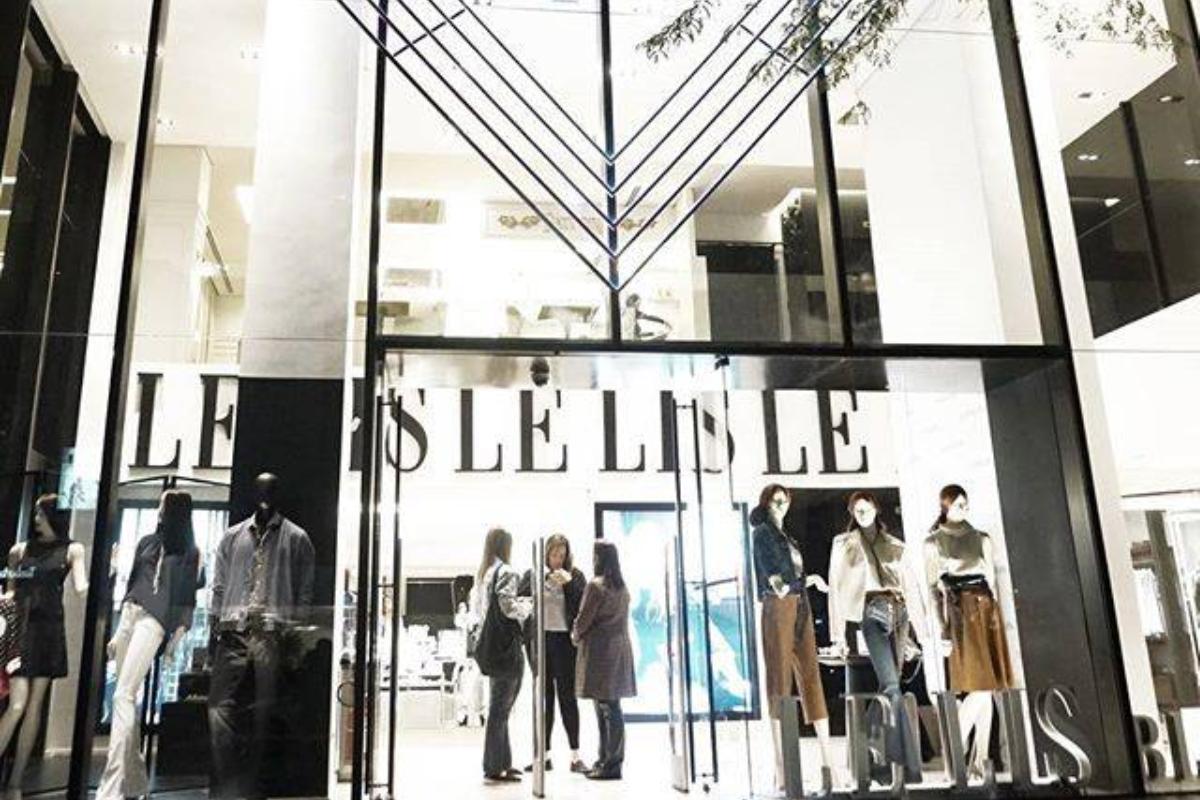 Restoque fechou 26 lojas em 2017 e ficou com 301 unidades. | Reprodução/Facebook