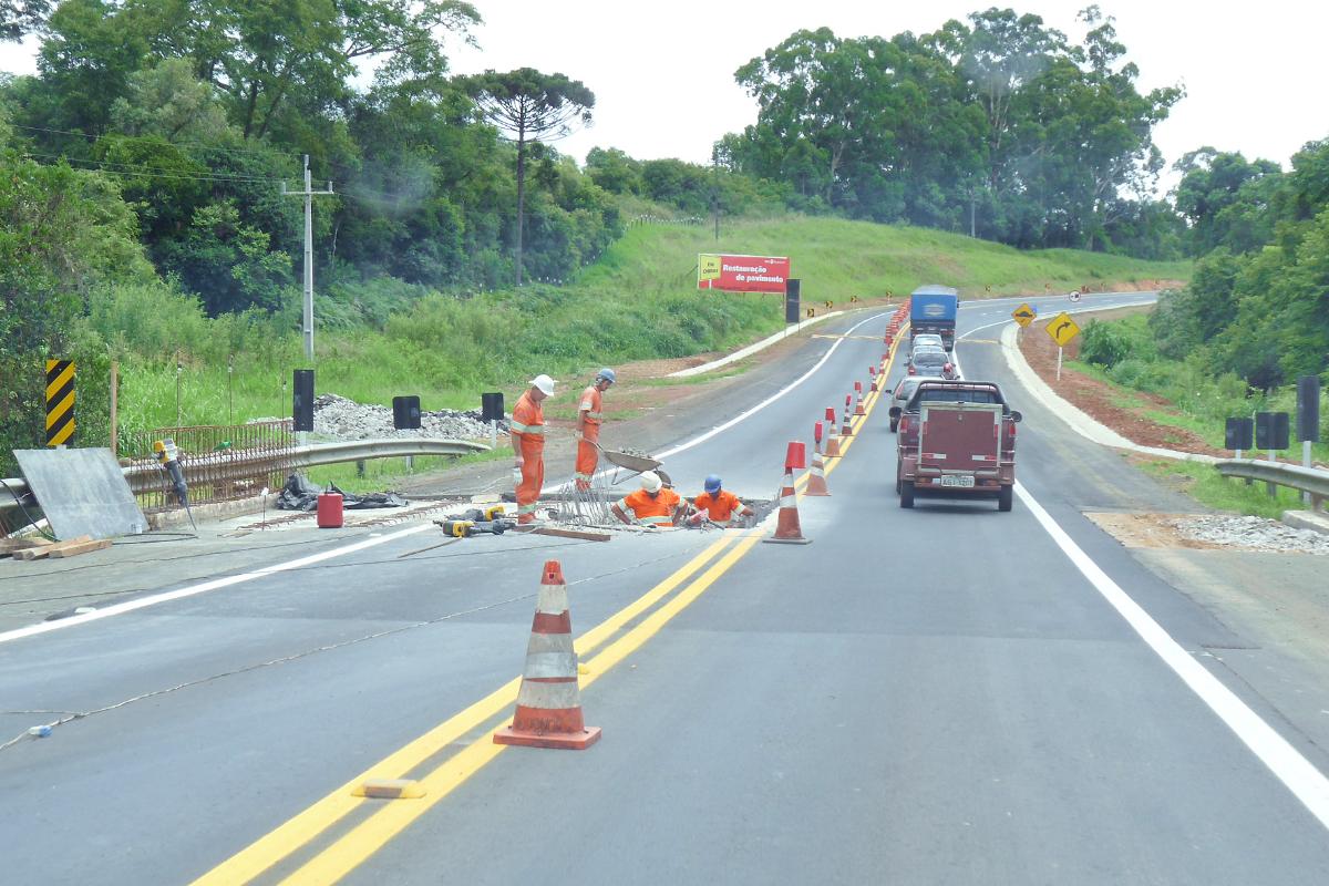 Trabalhos de reconstrução da ponte sobre o Rio Tibagi em 2008: 18 meses entre estudo e desenvolvimento da obra | Divulgação