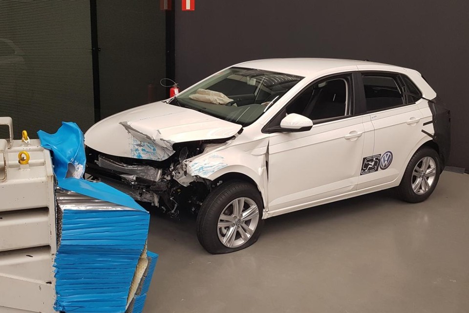 Um dos protótipos do Polo após o teste de colisão frontal. | Renyere TrovãoGazeta do Povo