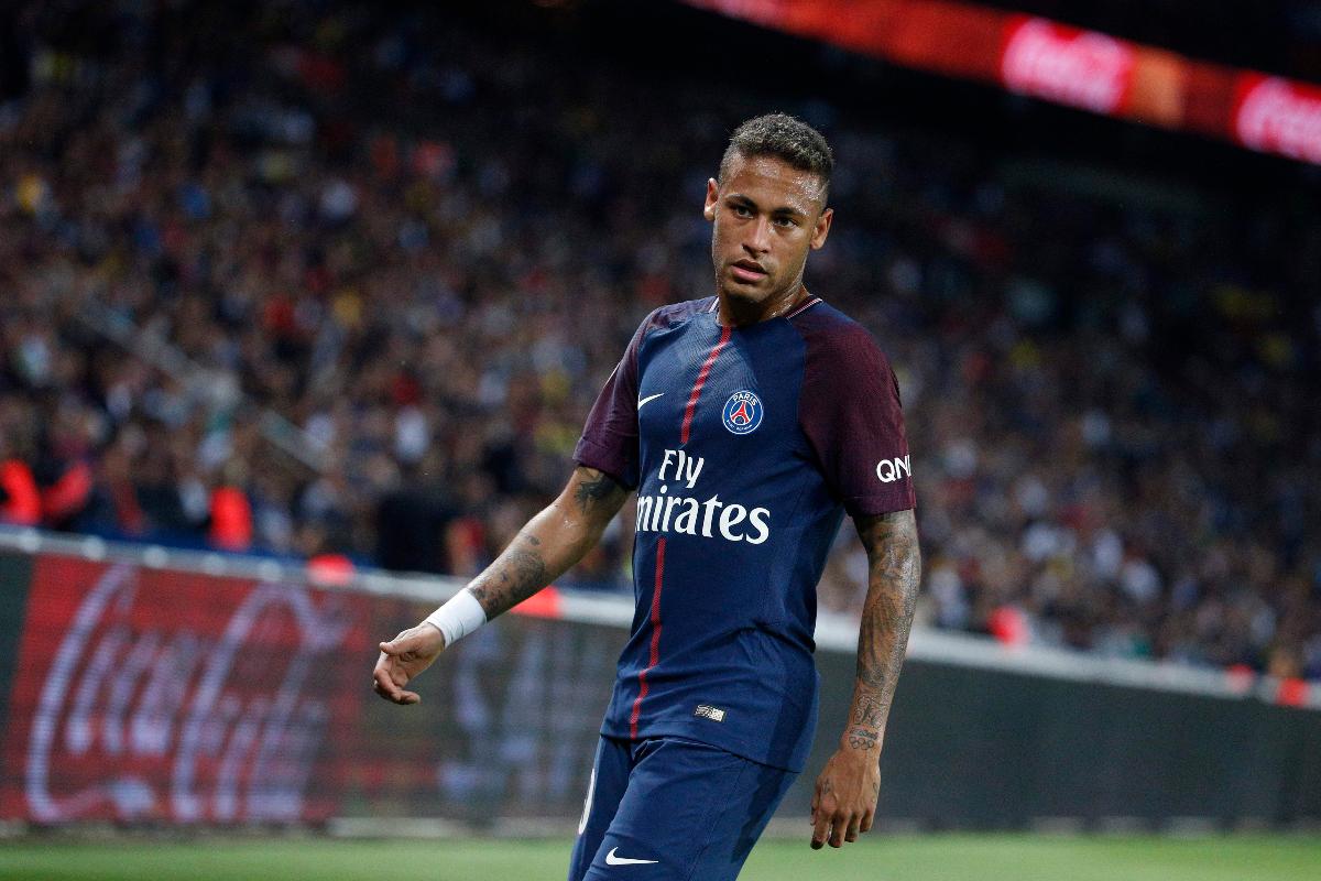 O atacante Neymar, durante o jogo do campeonato francês entre Paris Saint-Germain (PSG) e Saint-Etienne (ASSE), em 25 de agosto de 2017, no estádio Parc des Princes, em Paris | GEOFFROY VAN DER HASSELT/AFP