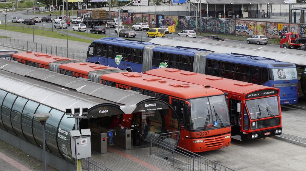 Segundo dados da Urbs, dez veículos já têm 17 anos de circulação. Limite é dez | Daniel Castellano/Gazeta do Povo