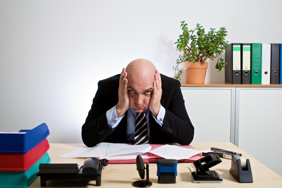 Segundo a pesquisa da Robert Half, um em cada seis trabalhadores com 35 anos ou mais se sente infeliz. | Bigstock
