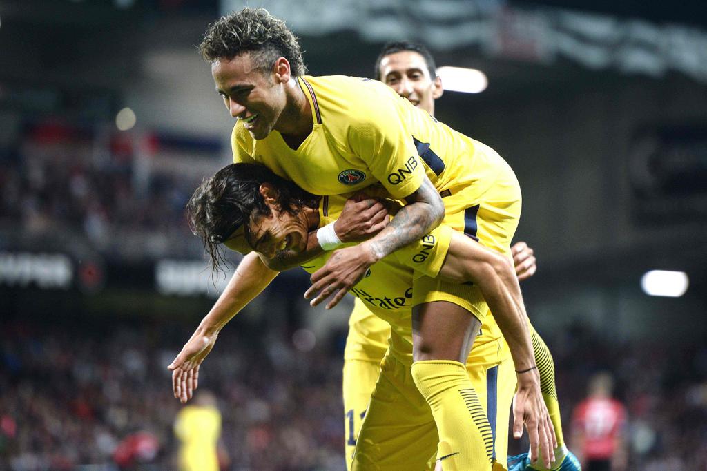 Entrosamento de Neymar com Cavani chamou atenção na estreia do brasileiro no PSG | JEAN-SEBASTIEN EVRARD/AFP