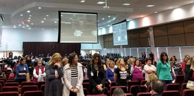 Na última votação, do dia 17 de julho, professores ficaram de costas para o plenário durante crítica à categoria | Rômulo Cardoso /Arquivo pessoal