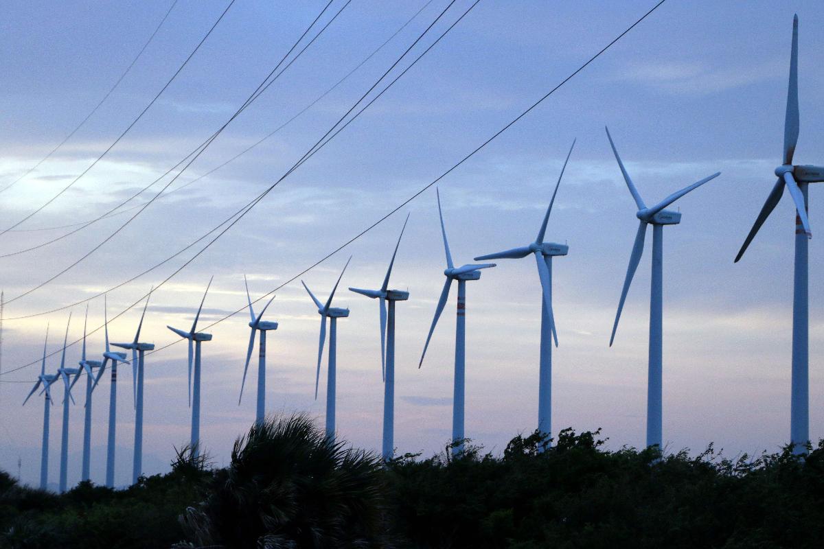 Turbinas de vento em La Ventosa, comunidade de Juchitan, Estado de Oaxaca, México, em 27 de julho de 2017. | PATRICIA CASTELLANOS/AFP