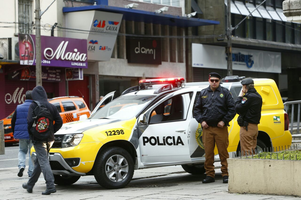 A “Operação Sinergia” intensifica o policiamento em locais de maior circulação de pessoas | Aniele Nascimento/Gazeta do Povo