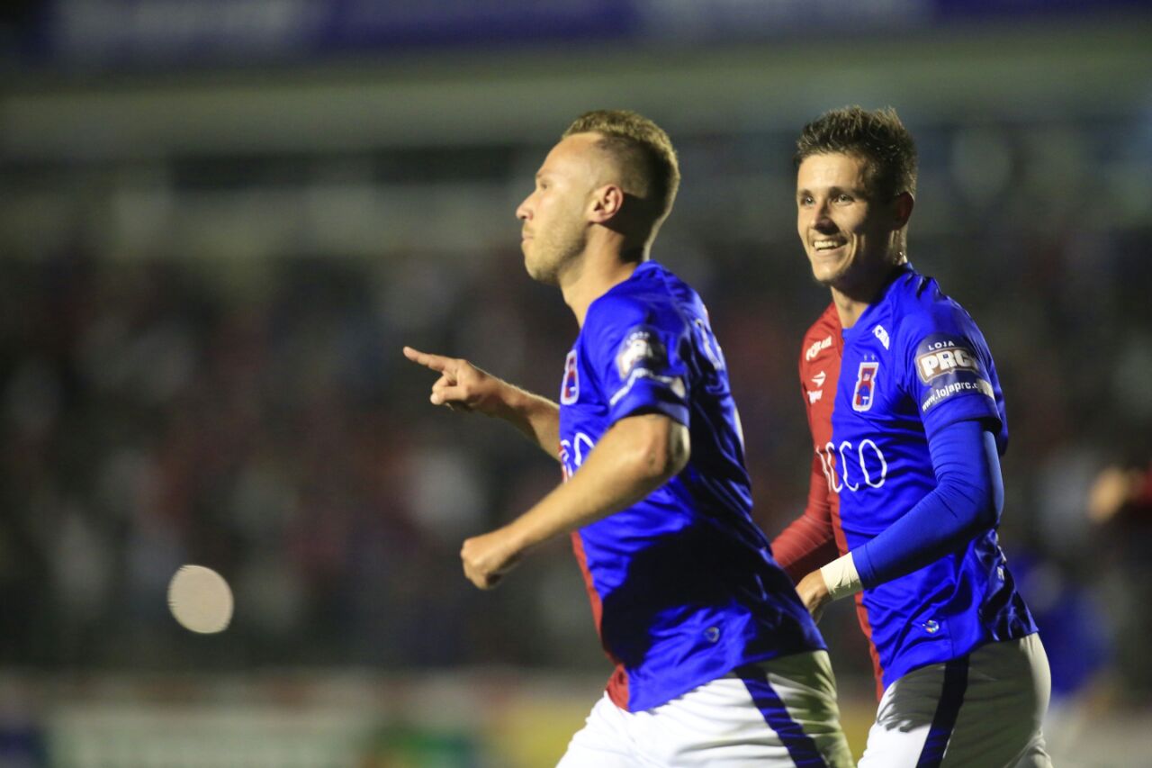 Alemão comemora o primeiro gol do Paraná contra o Juventude na vitória por 2 a 0. | Marcelo Andrade/Gazeta do Povo/