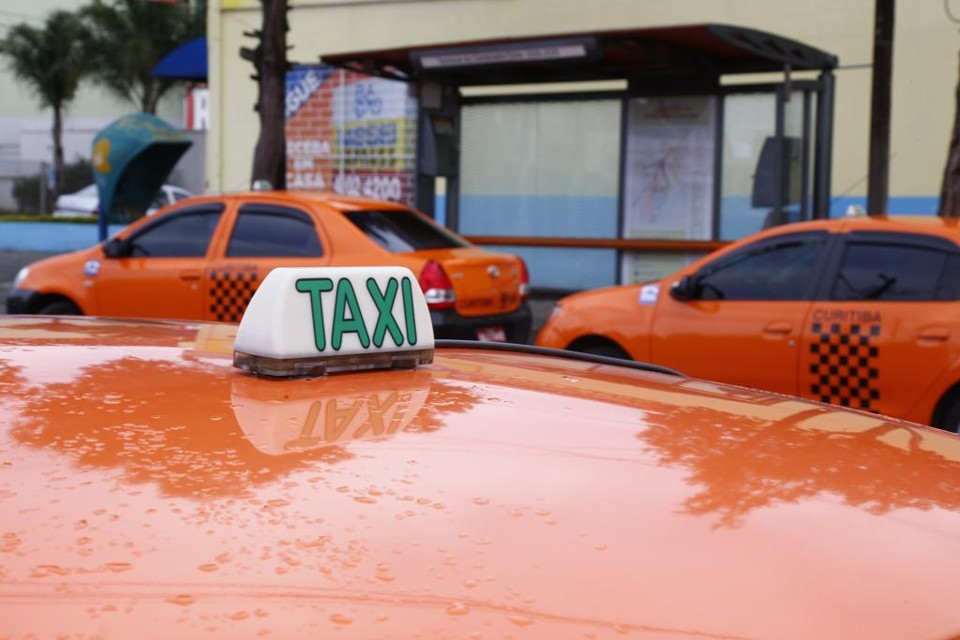 Protesto Corrida Solidária, que cobra R$ 5 dos passageiros, é alvo de fiscalização dos fiscais da Urbs. | Aniele Nascimento/Gazeta do Povo