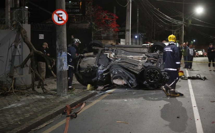 Jovem não resistiu ao impacto | Lineu Filho/Gazeta do Povo