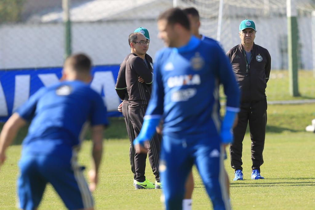 Técnico Marcelo Oliveira (ao fundo) completa um mês desde o seu retorno ao Coritiba. | Marcelo Andrade/Gazeta do Povo