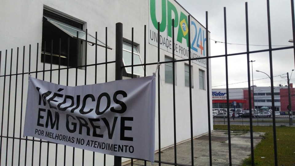 Com médicos em greve, pacientes esperam 5 horas por atendimento em UPA A greve iniciou dia 27 de julho e ainda não tem data para terminar | Raquel Derevecki/Gazeta do Povo