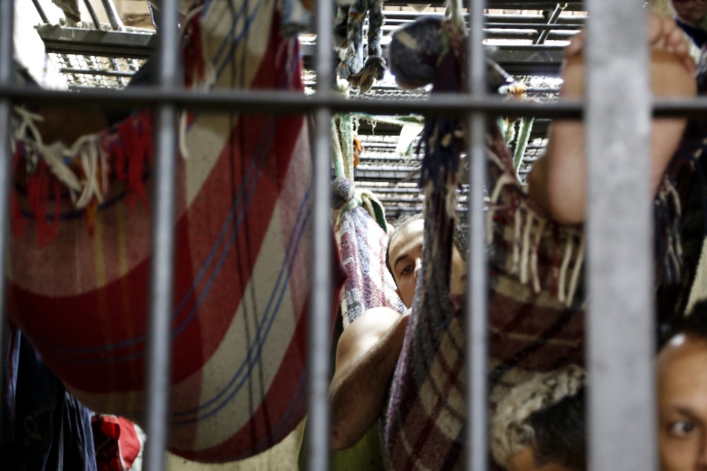 Carceragens de delegacias do estado tem superlotação crônica