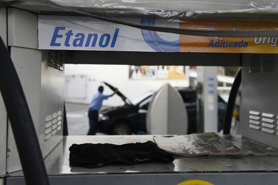 A produção de etanol de milho no país ainda acontece de forma esporádica, em usinas do tipo flex. | ARQUIVO 
/ GAZETA DO POVO