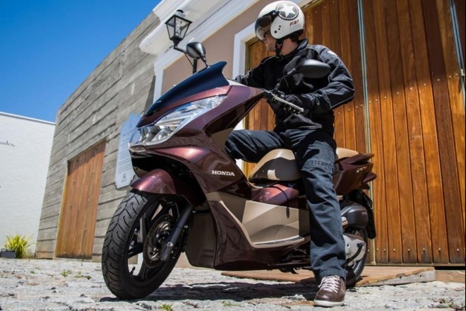 O scooter PCX 150 é um dos modelos mais vendidos no segmento de duas rodas. | Divulgação