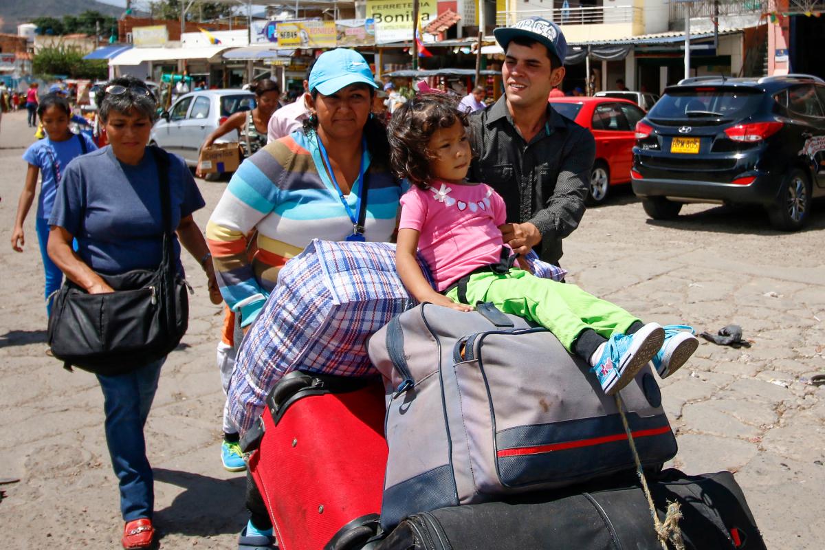 Venezuelanos cruzam fronteira de países vizinhos em busca de melhores condições de vida | SCHNEYDER MENDOZA/
AFP
