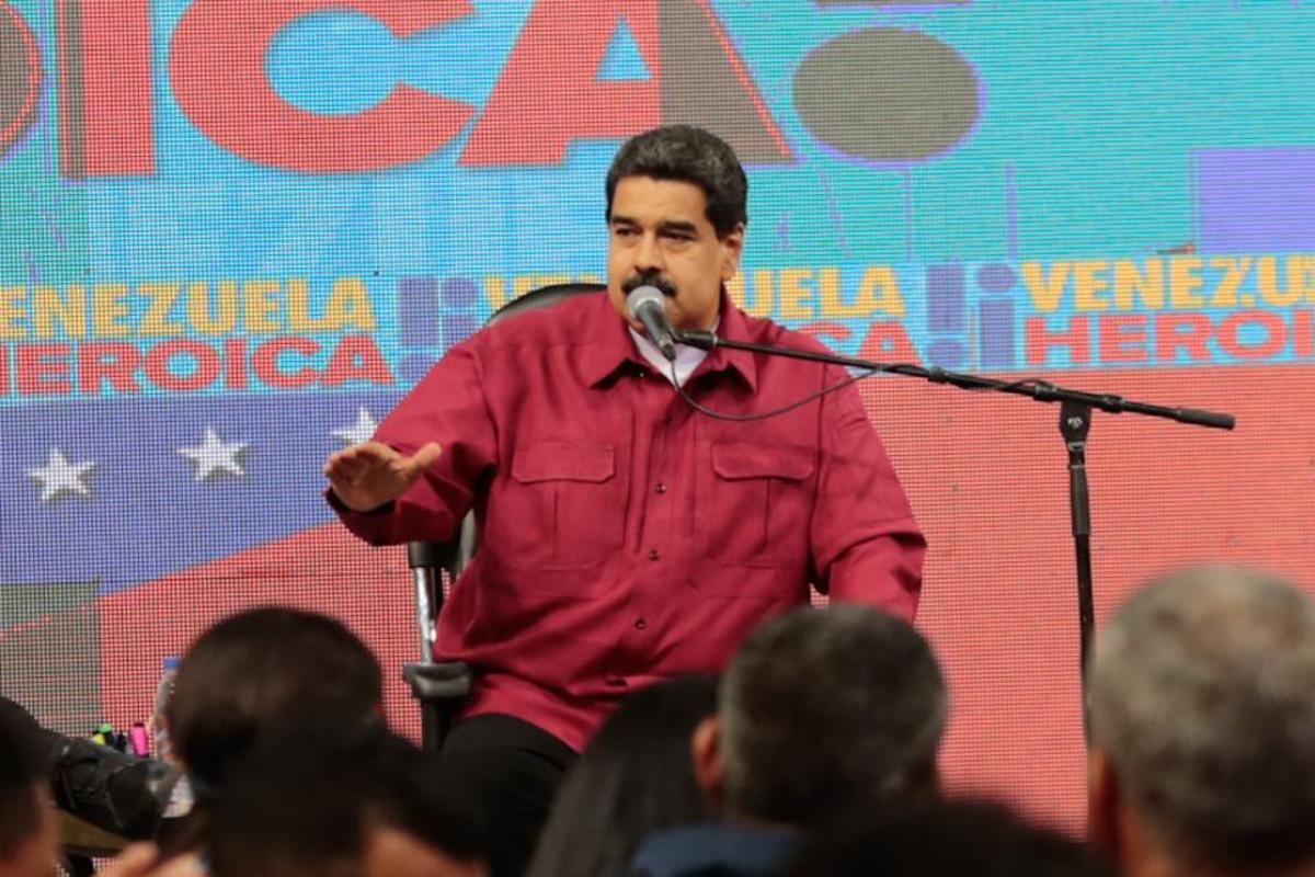 Presidente venezuelano, Nicolás Maduro, falando durante uma reunião com constitucionalistas em Caracas | HO/
AFP