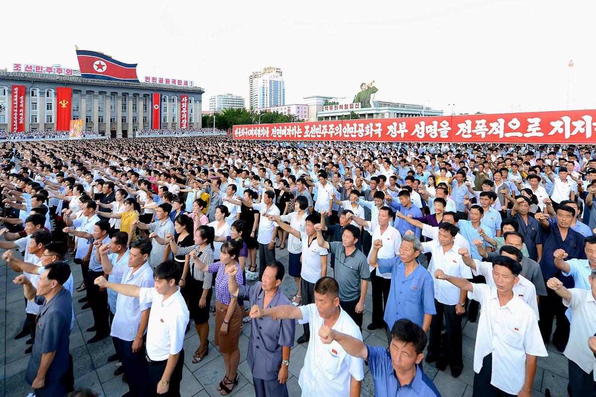 Manifestação em apoio à Coreia do Norte contra os EUA | STR/
AFP