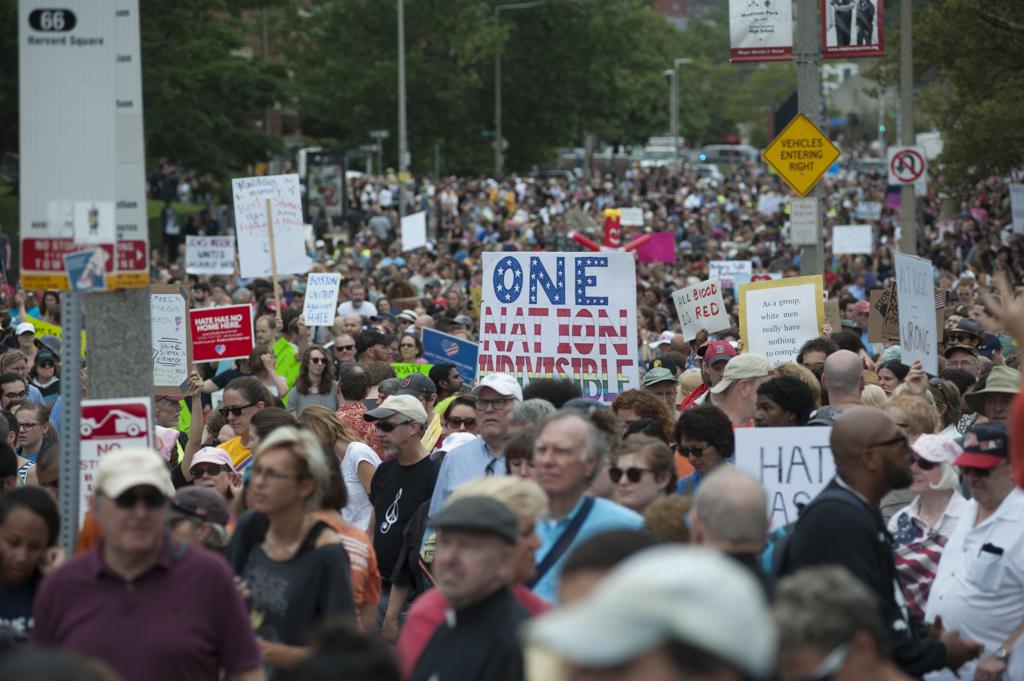Manifestantes saíram às ruas de Boston antes de marcha convocada por grupos de extrema direita. | Ryan McBride/AFP