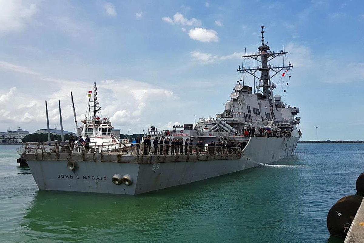 Destroyer americano chegando à base de Singapura | JOSHUA FULTON/AFP