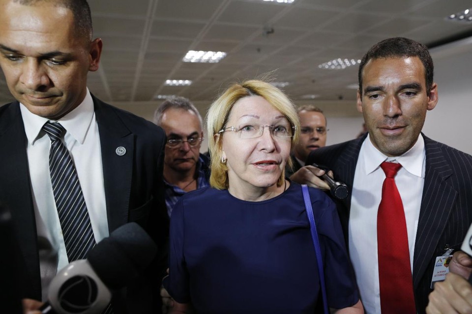 Procuradora venezuelana perseguida por Maduro chega ao Brasil Procuradora Luisa Ortega Díaz chega ao Brasil para participar de encontro de procuradores-gerais membros do Mercosul | SERGIO LIMA/
AFP