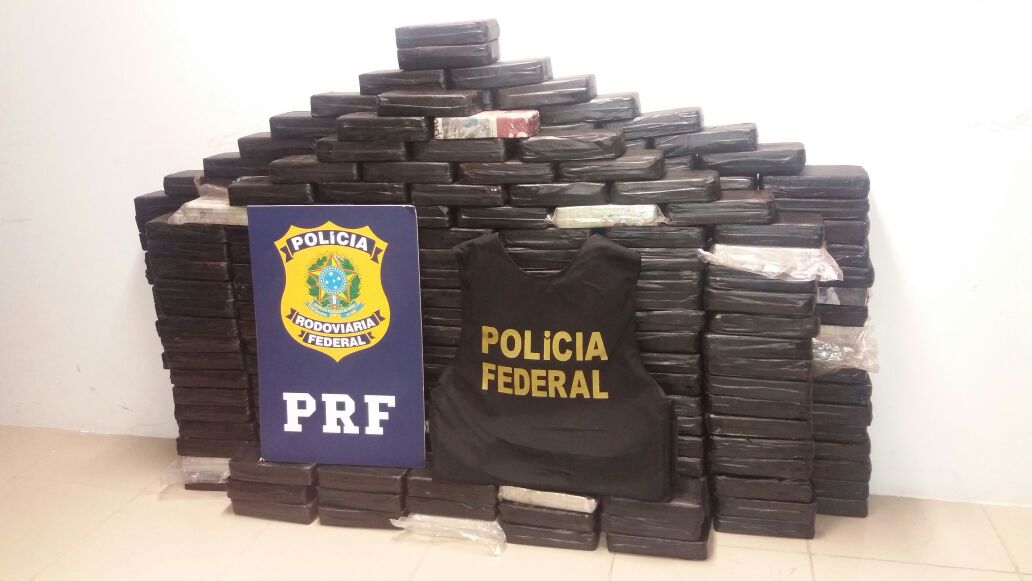 Motorista de Audi abordado por agentes da Polícia Rodoviária Federal ficou nervoso e deu dicas sobre a carga. | PRF/Divulgação