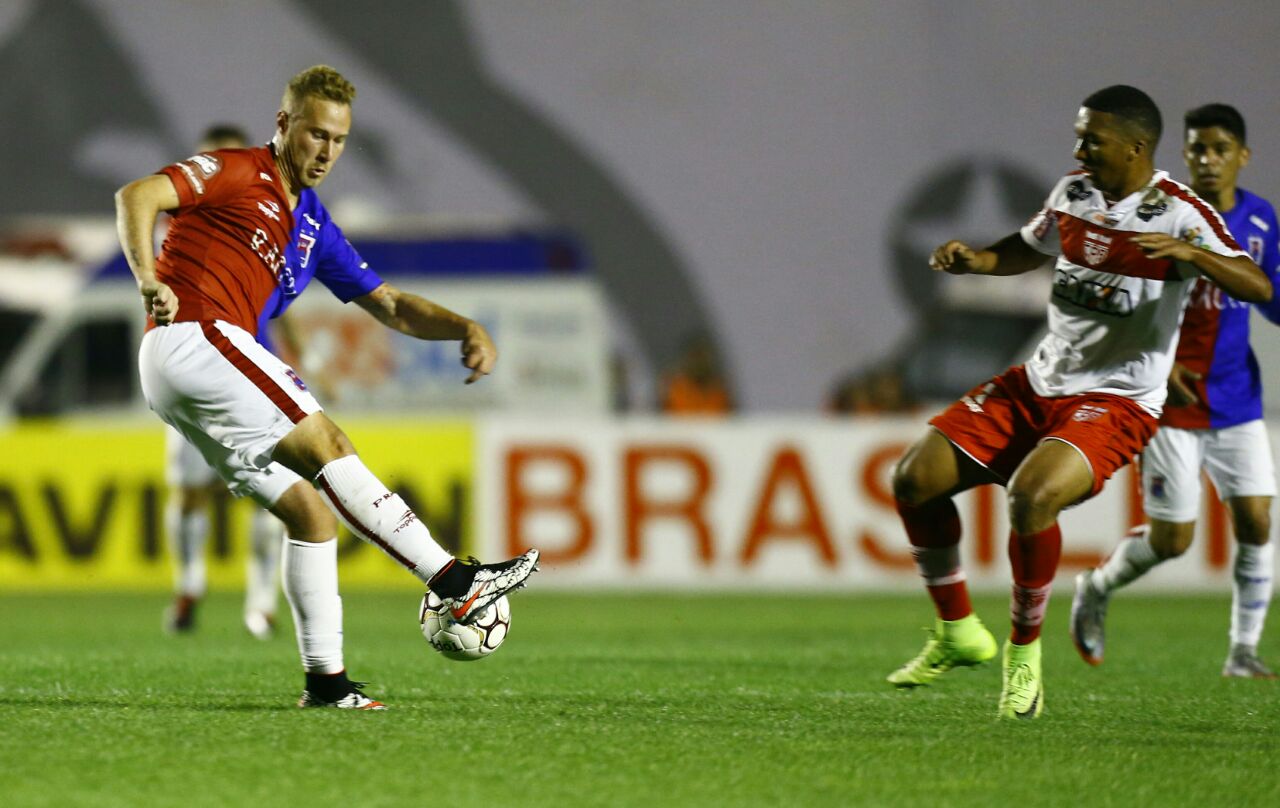 Alemão marcou dois gols contra o CRB. | Marcelo Andrade/Gazeta do Povo