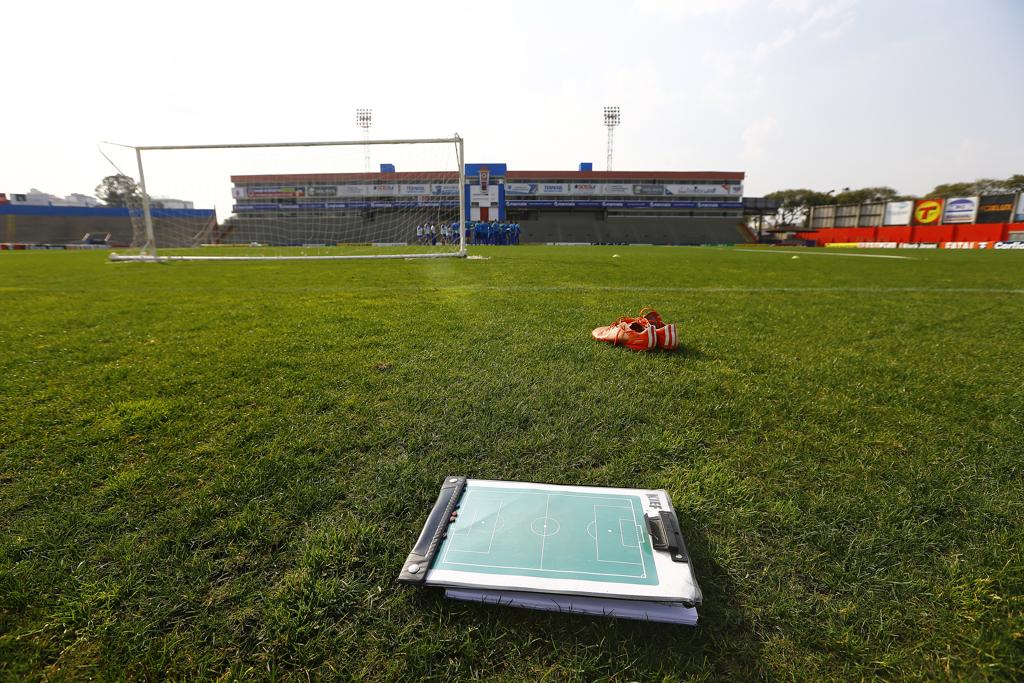 Treino do Paraná na Vila Capanema, pior alçapão da Série B. | Jonathan Campos/Gazeta do Povo