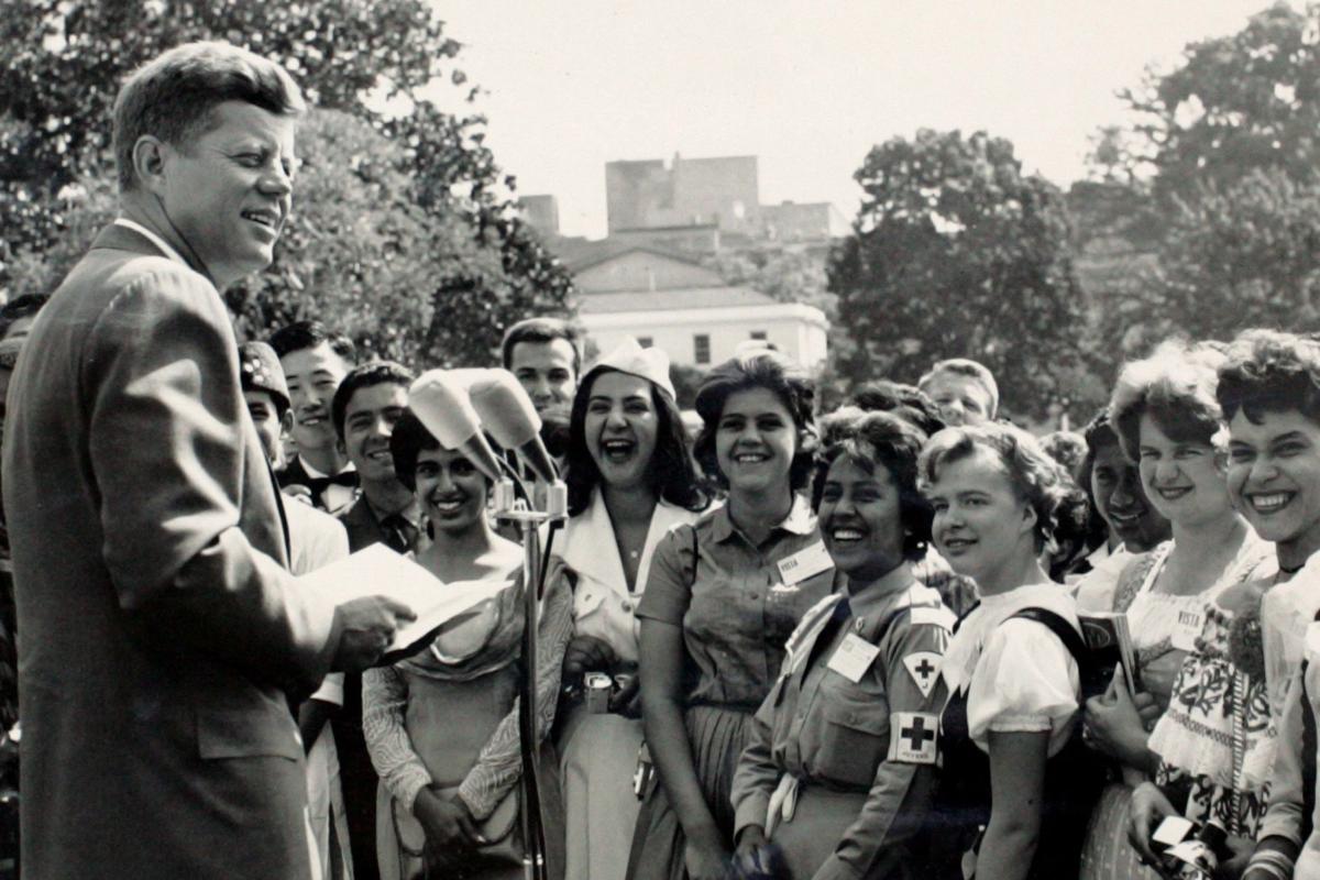 Que segredo vale ser mantido por quase 54 anos depois de aqueles tiros terem sido disparados em Dealey Plaza? | KKH/TY
HO