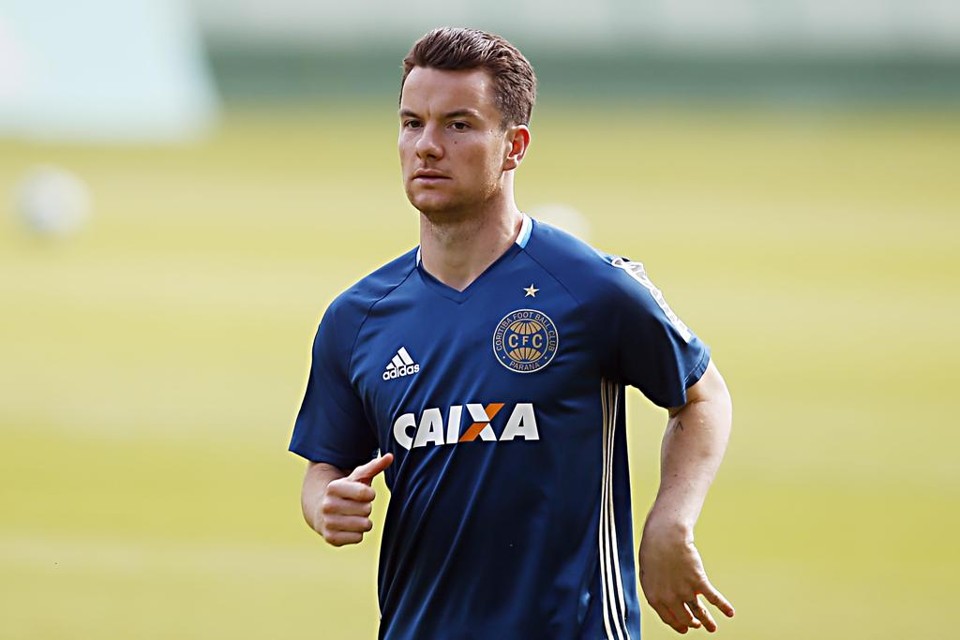 Ainda sem estrear, meia alemão Baumjohann fratura a mão no Coritiba O meia alemão Alexander Baumjohann ainda não jogou pelo Coritiba. | Albari Rosa/Gazeta do Povo