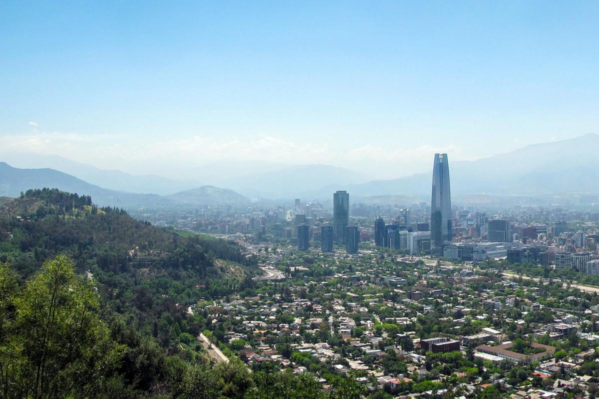 Vista da cidade de Santiago, no Chile: tremor de terra não teria deixado danos, segundo autoridades do país | Pixabay