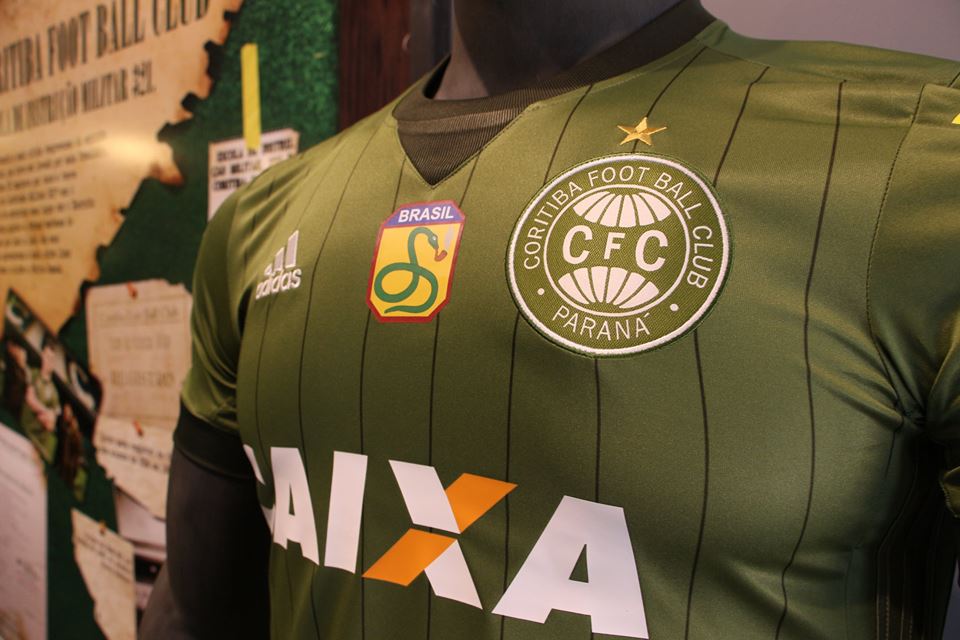 Nova camisa do Coritiba com o brasão em homenagem a FEB. | Divulgação/Coritiba